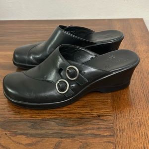 Women’s Clark’s Black Leather Mules Size 7.5